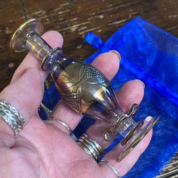 Vintage purple / gold perfume bottle with dabber - Picture 9 of 11